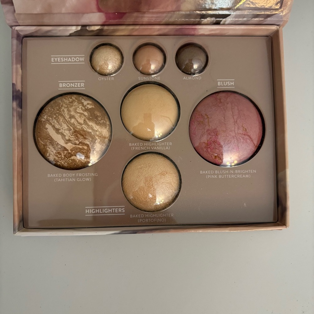 Laura Geller Baked Full Face Pallette Make Up & Belle Beauty Foundation Brush - Picture 5 of 9